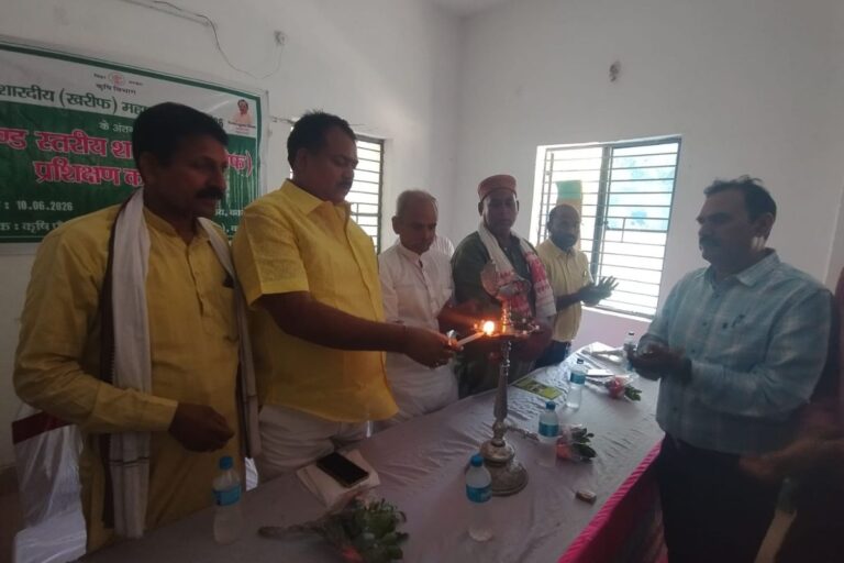 बक्सर: खरीफ कार्यशाला में किसानों को दी आधुनिक तकनीक और जैविक खेती की जानकारी