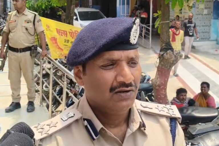 बेगूसराय दुष्कर्म मामला: थानाध्यक्ष निलंबित, पीड़िता से मिले DIG, बोले-‘आरोपियों की हुई  पहचान’