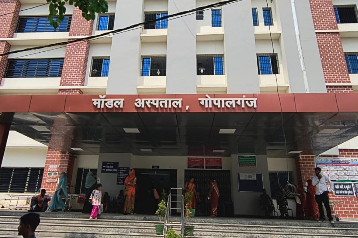 गोपालगंज : अस्पताल में लगा Ac खोलकर ले जाने की कोशिश कर रहा था युवक धराया 2 Untitled Design 2026 06 19T171946.035