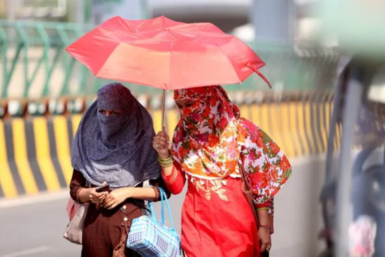 रोहतास में मौसम का मिजाज: आज 35 डिग्री पहुंचेगा पारा, गर्मी के बीच बादलों की आवाजाही से शाम को मिलेगी थोड़ी राहत