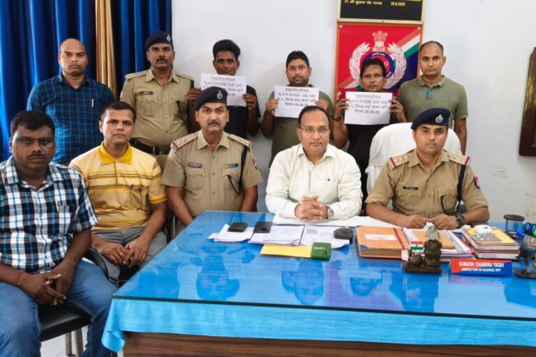 सीवान जंक्शन पर RPF का एक्शन, तत्काल टिकटों की कालाबाजारी करने के आरोप में तीन गिरफ्तार