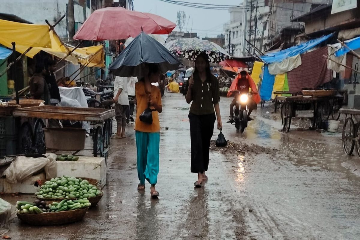 छपरा में आधे शहर में बारिश तो आधे में खिली रही धूप, अगले 4 दिनों तक बारिश की संभावना 1 Untitled Design 2026 06 27T174255.444