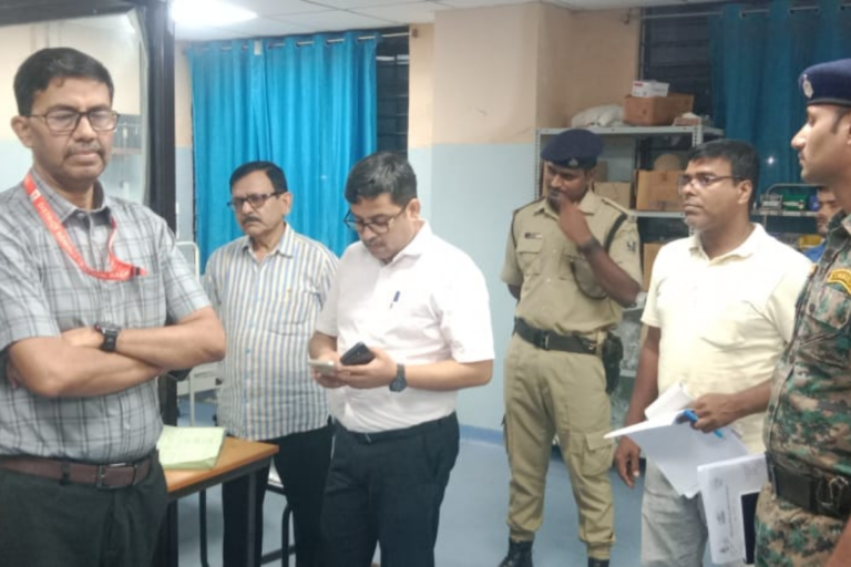 नालंदा सदर अस्पताल में गोली लगे मरीज को बिना इलाज किया रेफर, 48 में से 21 डॉक्टर मिले गायब