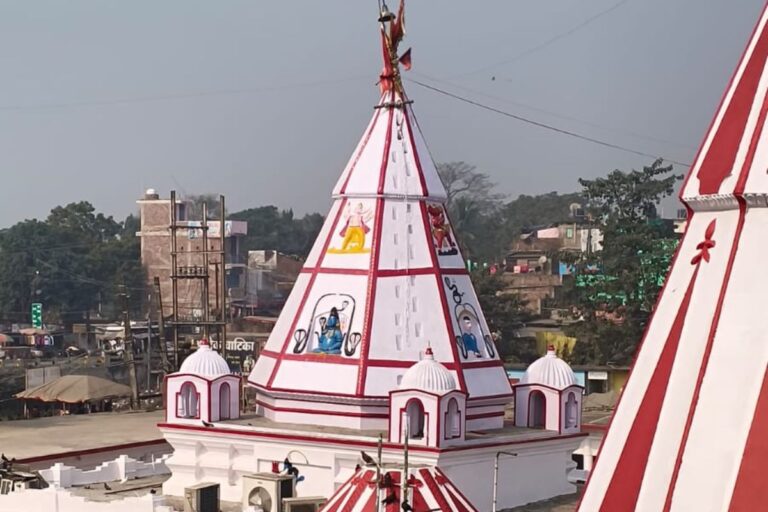 Madhepura Religious News: बाबा सिंहेश्वर नाथ मंदिर में आज विशेष पूजा-अर्चना, शाम को होगा भव्य श्रृंगार और आरती