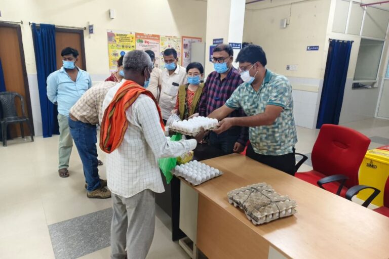 वैशाली में टीबी मरीजों को मिला पोषण का सहारा, अस्पताल में बांटे गए अंडे, दाल, सोयाबीन और अन्य खाद्य सामग्री