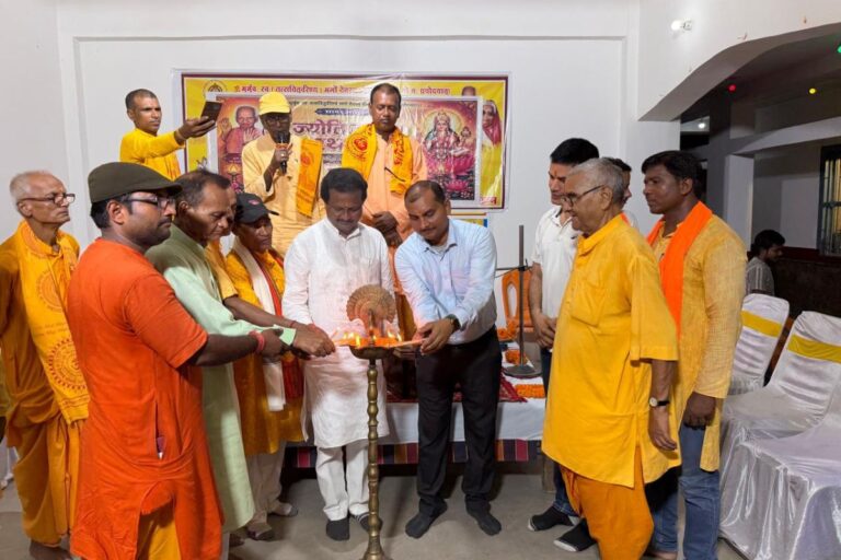 हवेली खड़गपुर में दिव्य ज्योति कलश रथ यात्रा का भव्य स्वागत, दीप महायज्ञ में उमड़ा श्रद्धालुओं का सैलाब
