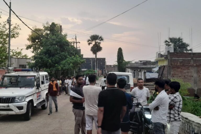 होटल में चल रहे जुआ रैकेट का भंडाफोड़, 7 गिरफ्तार, नकद और ताश के पत्ते बरामद