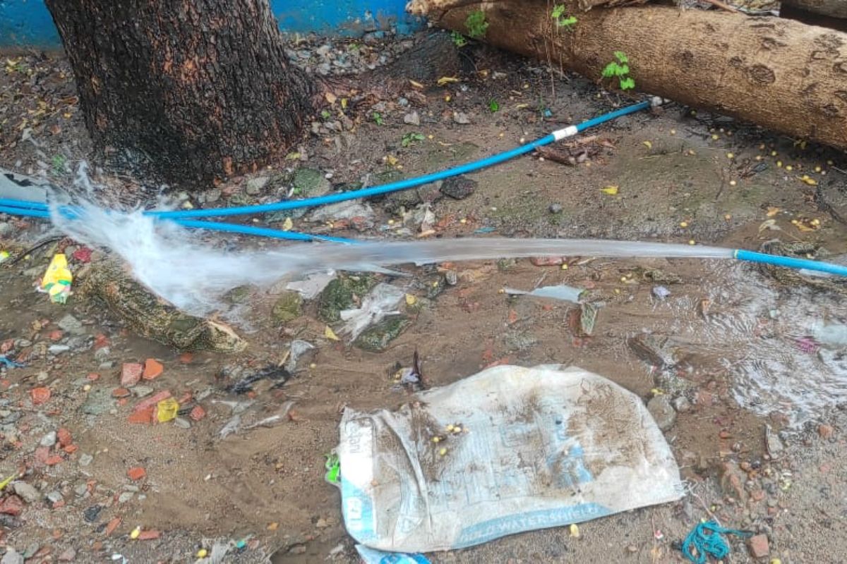 गंगाजल योजना की सफलता पर लीकेज का ग्रहण, हर दिन लाखों लीटर पानी की बर्बादी, सवाल उठा रही जनता 1 Untitled Design 2026 06 30T102059.596