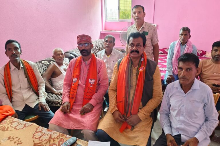 जमुई के बूथ पर ग्रामीणों ने सुनी पीएम मोदी की मन की बात, नालंदा से आत्मनिर्भर भारत तक का मिला संदेश