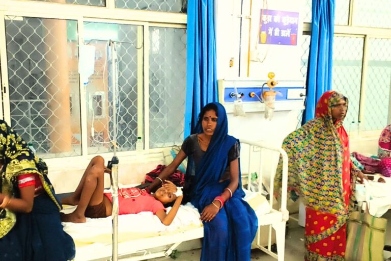 खेलते-खेलते खा लिए जंगली बीज, 14 बच्चों की बिगड़ी तबीयत, अस्पताल में भर्ती