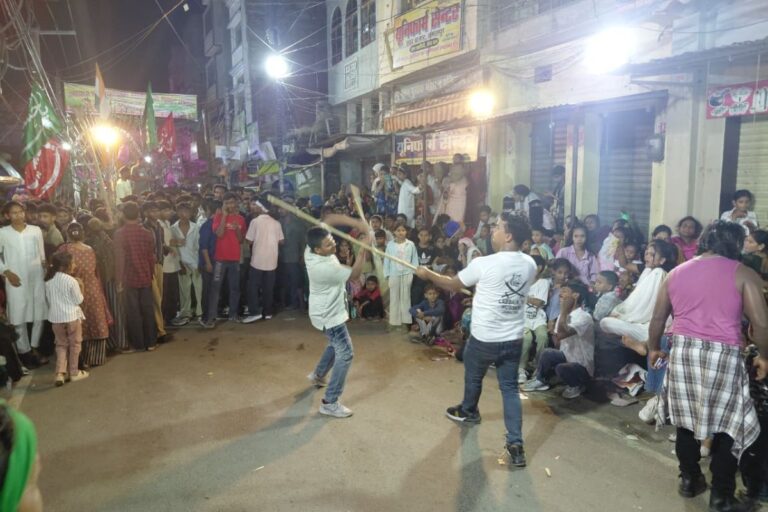 जमालपुर में कड़ी सुरक्षा के बीच संपन्न हुआ मुहर्रम: रात भर सदर बाजार में जमी रही रौनक