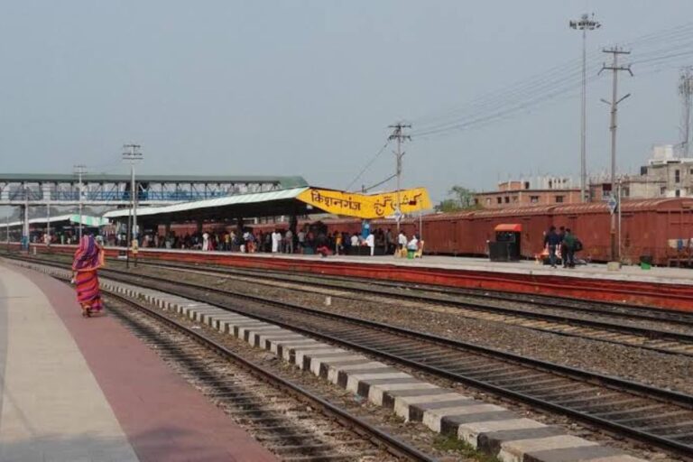 रविवार को भी थमी ट्रेनों की रफ्तार, 9 घंटे तक लेट चलीं विवेक और हमसफर एक्सप्रेस