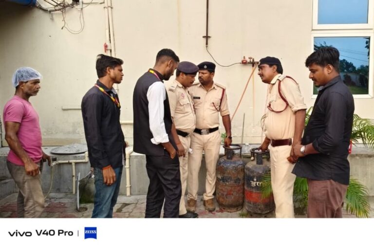 अररिया में अग्नि सुरक्षा मानकों को लेकर प्रशासन सख्त, जांच तेज