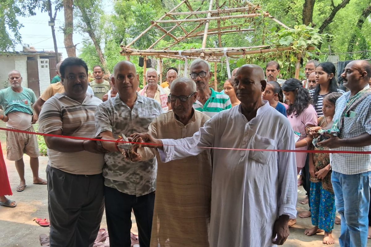 जमालपुर में बेटियों की पढ़ाई को लगे पंख: रामपुर मालिकपुर में 'नि:शुल्क ई-लाइब्रेरी' शुरू 1 Girls E Library Free Service