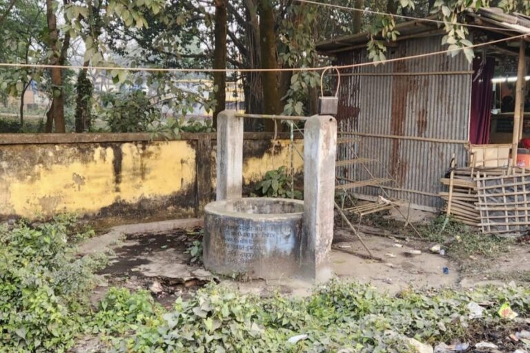 पंचायतों में ‘जल-जीवन-हरियाली’ की खुली पोल, एलआरपी चौक पर शोभा की वस्तु बना सरकारी नलकूप, बूंद-बूंद पानी को तरस रहे राहगीर