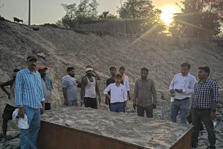गुणवत्ता नियंत्रण टीम ने ज्ञानीदास टोला में कटाव निरोधी कार्यों का किया निरीक्षण