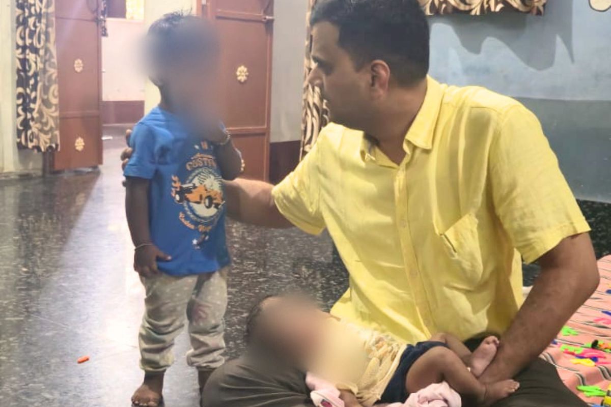 जब डीएम बने बच्चों के दोस्त : पूछे अल्फाबेट और गिनती, दत्तक ग्रहण संस्थान पूर्णिया का किया निरीक्षण 1 Untitled Design 70 6