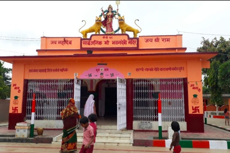 पिंड रूप में होती है मां की आराधना: जानें 18वीं सदी के इस भव्य मंदिर का इतिहास