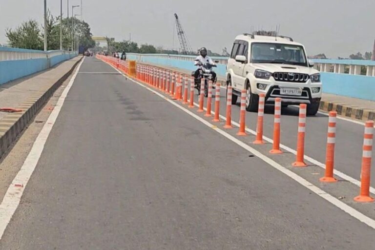 विक्रमशिला सेतु पर लग रहे फ्लेक्सिबल डिवाइडर, ओवरटेकिंग पर लगेगी रोक, जाम से मिलेगी राहत