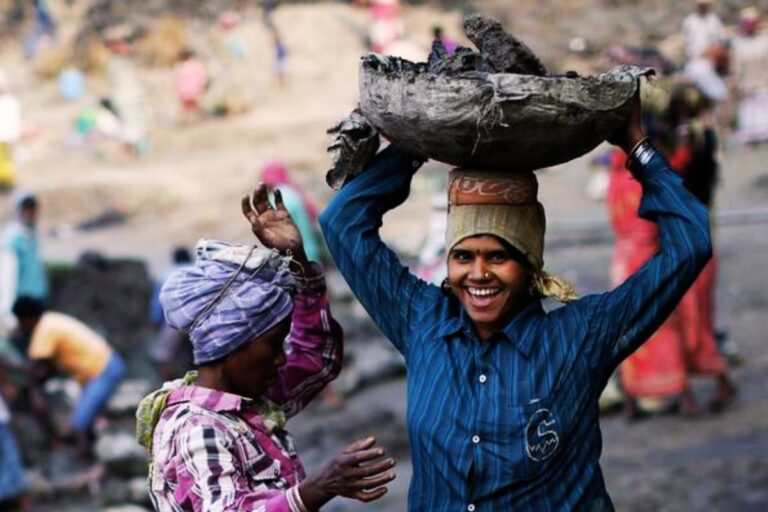 बंगाल में श्रमिकों के लिए लागू होगा नया वेतनमान, अकुशल श्रमिकों का न्यूनतम वेतन 10,558 रुपए