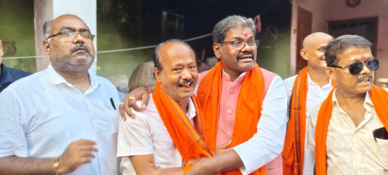 प्रभारी मंत्री ने पुराने भाजपा कार्यकर्ताओं से की मुलाकात, योगदान को किया याद