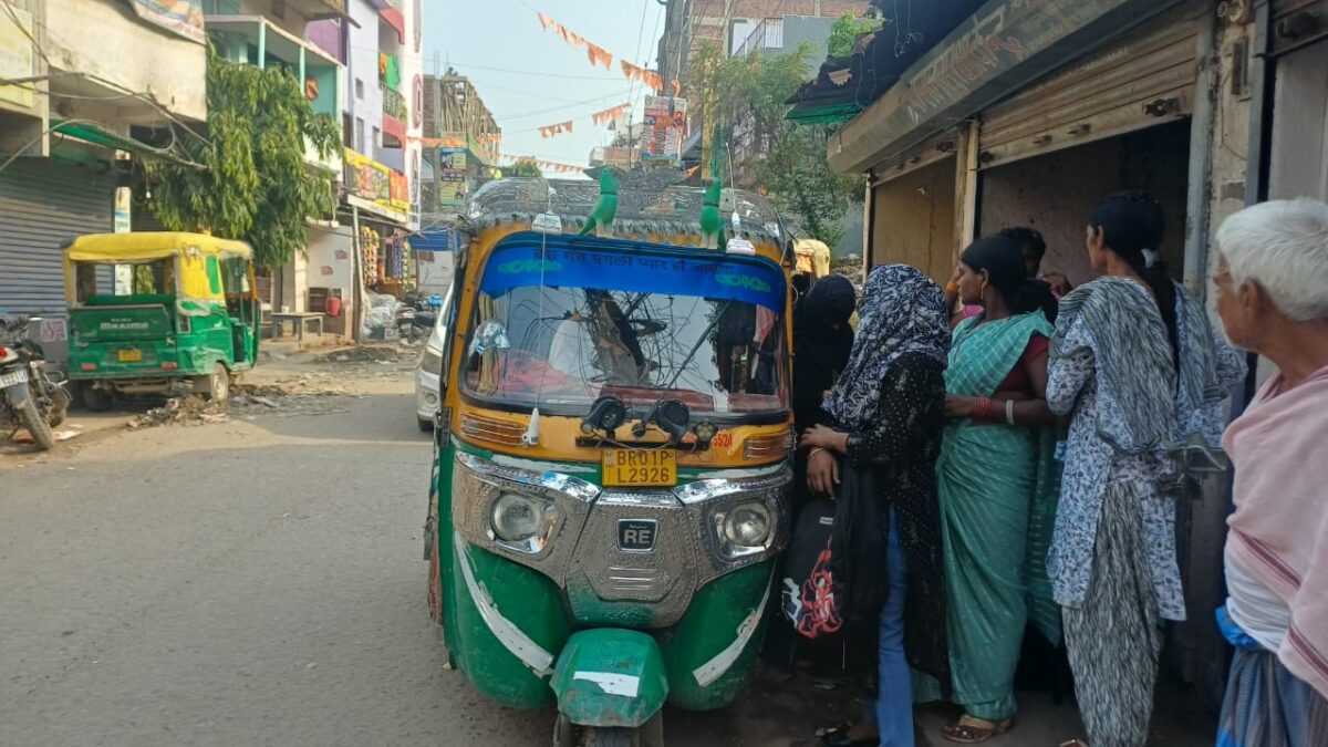 फुलवारी में टेंपो स्टैंड का अभाव बना बड़ी समस्या, रोजाना झगड़े, मारपीट और जाम से जूझ रहे ऑटो चालक व आम लोग 3 Whatsapp Image 2026 06 12 At 4.36.57 Pm