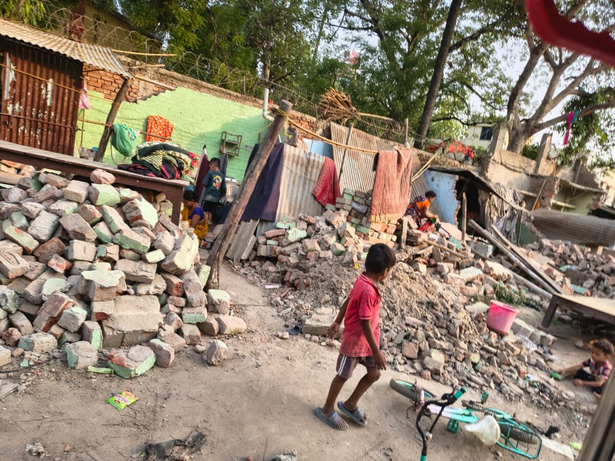 आरा में अतिक्रमण हटाने की कार्रवाई बेअसर, फिर कब्जे में आने लगी सड़कें 3 Whatsapp Image 2026 06 17 At 5.12.45 Pm