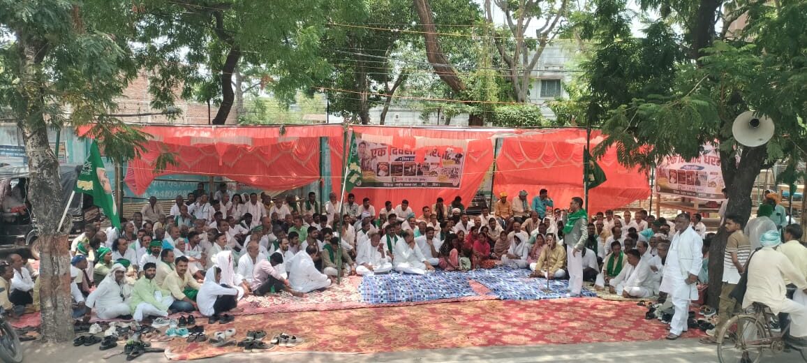 भ्रष्टाचार, बेरोजगारी व महंगाई के खिलाफ बक्सर में राजद का धरना, सरकार पर हमला बोला 3 Whatsapp Image 2026 06 18 At 10.43.04 1 Rotated