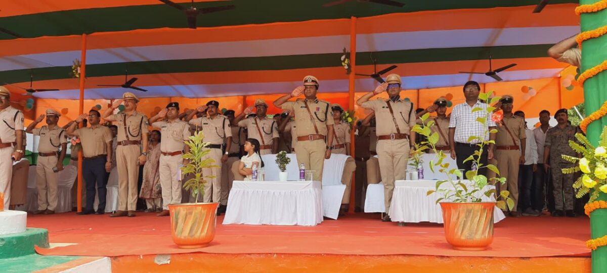 सहरसा पुलिस केंद्र में भव्य दीक्षांत समारोह, जवानों ने दिखाया शानदार मार्च पास्ट 1 Whatsapp Image 2026 06 19 At 12.44.51 Pm