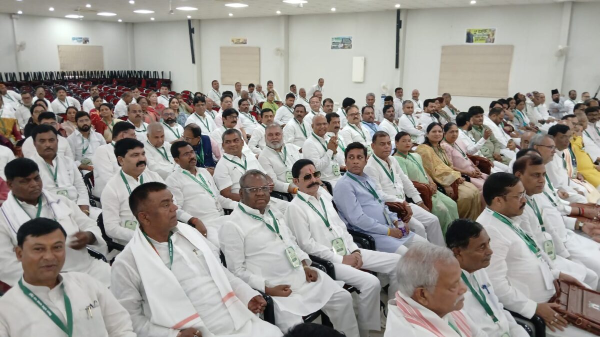 पटना में Jdu की बड़ी बैठक शुरू, नीतीश के बेटे निशांत कार्यकर्ताओं को करेंगे संबोधित, डिफेंडर से पहुंचे हैं अनंत सिंह 2 Whatsapp Image 2026 06 21 At 11.37.14