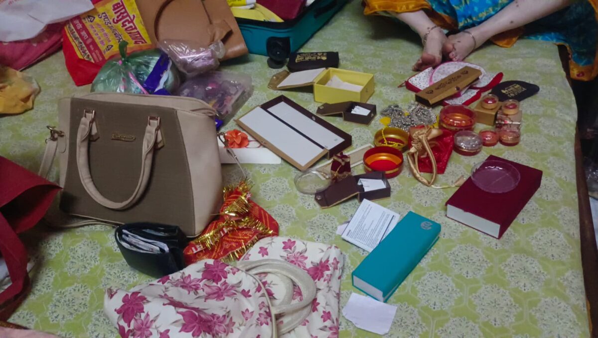 पटना के बिहटा में रहस्यमयी चोरी! न ताला टूटा, न सेंधमारी; फिर कैसे गायब हुए 17 लाख के जेवर और नकदी? 3 Whatsapp Image 2026 06 22 At 7.14.28 Pm