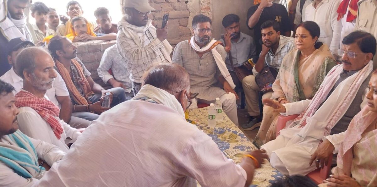भोजपुर एनकाउंटर ममले में कांग्रेस नेता मदन मोहन झा की एंट्री, परिजनों से मिलकर बोले- यह साफ तौर पर हत्या है 1 Whatsapp Image 2026 06 23 At 2.53.48 Pm 1