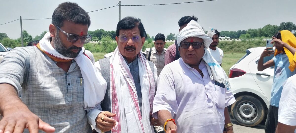 भोजपुर एनकाउंटर ममले में कांग्रेस नेता मदन मोहन झा की एंट्री, परिजनों से मिलकर बोले- यह साफ तौर पर हत्या है 4 Whatsapp Image 2026 06 23 At 2.53.48 Pm 2