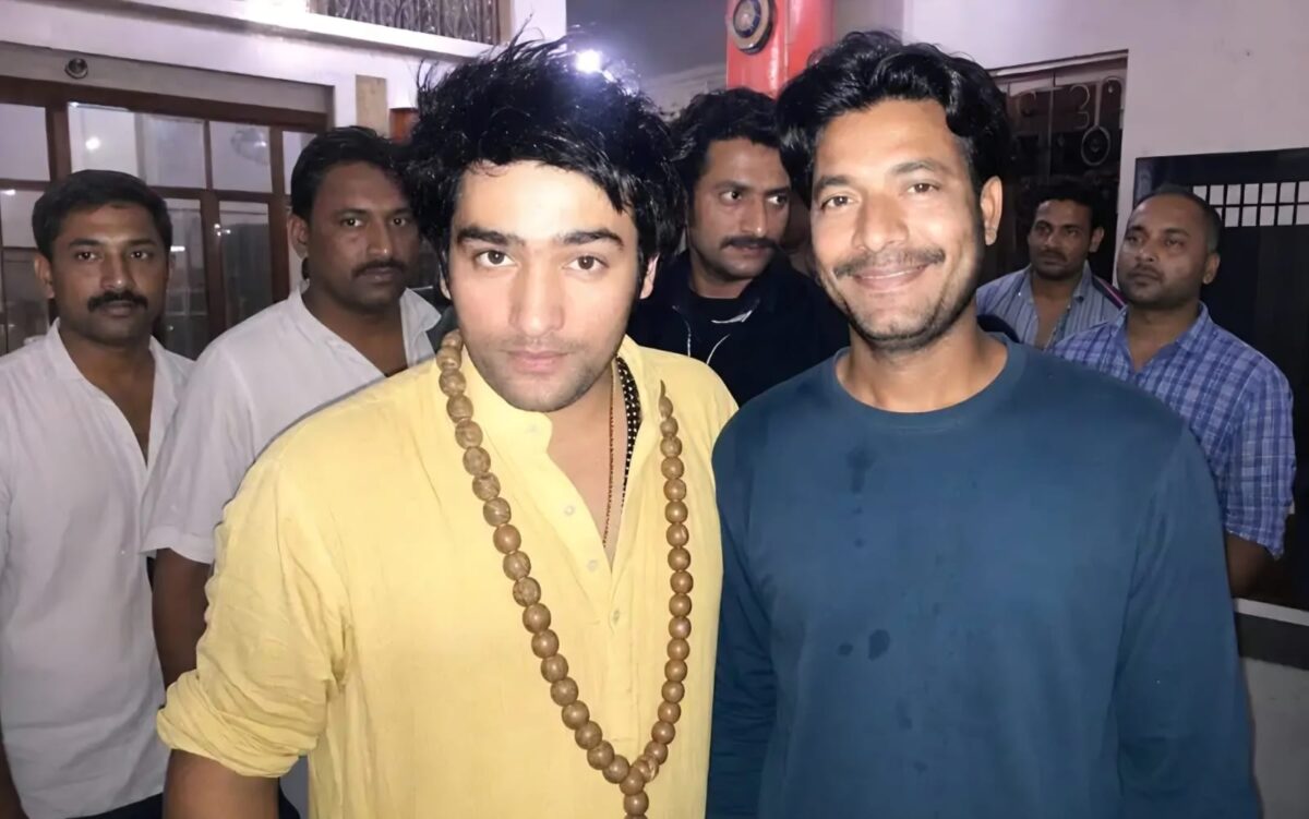 भरत तिवारी के गांव जाएंगे बागेश्वर बाबा, परिजनों से करेंगे मुलाकात, बोले- सरेंडर के बाद किसी की जान लेना गलत 2 Whatsapp Image 2026 06 24 At 10.30.45