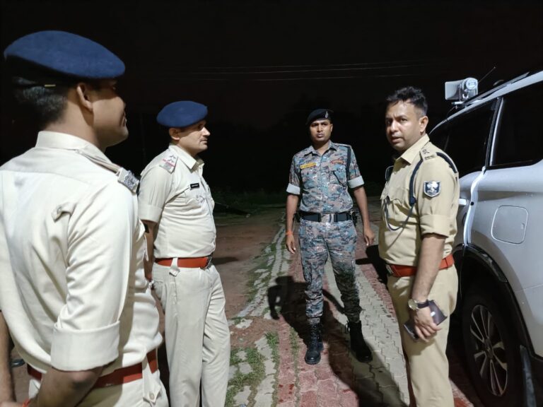 पदभार संभालते ही एक्शन में दिखे नए एसपी, थानों का किया औचक निरीक्षण
