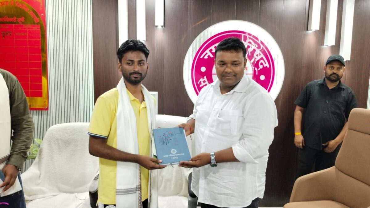 पटना के संपतचक में Bpsc सफल छात्रों का नगर परिषद में हुआ सम्मान, रंजेश राज Stac तो जितेंद्र कुमार बने Sdm 2 Whatsapp Image 2026 06 25 At 6.46.33 Pm 1