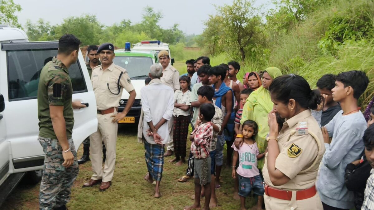 मुजफ्फरपुर में लापता विवाहिता का अर्धनग्न शव ईंट भट्ठे से बरामद, परिजनों ने ससुराल पक्ष पर हत्या का लगाया आरोप 2 Whatsapp Image 2026 06 29 At 18.01.21