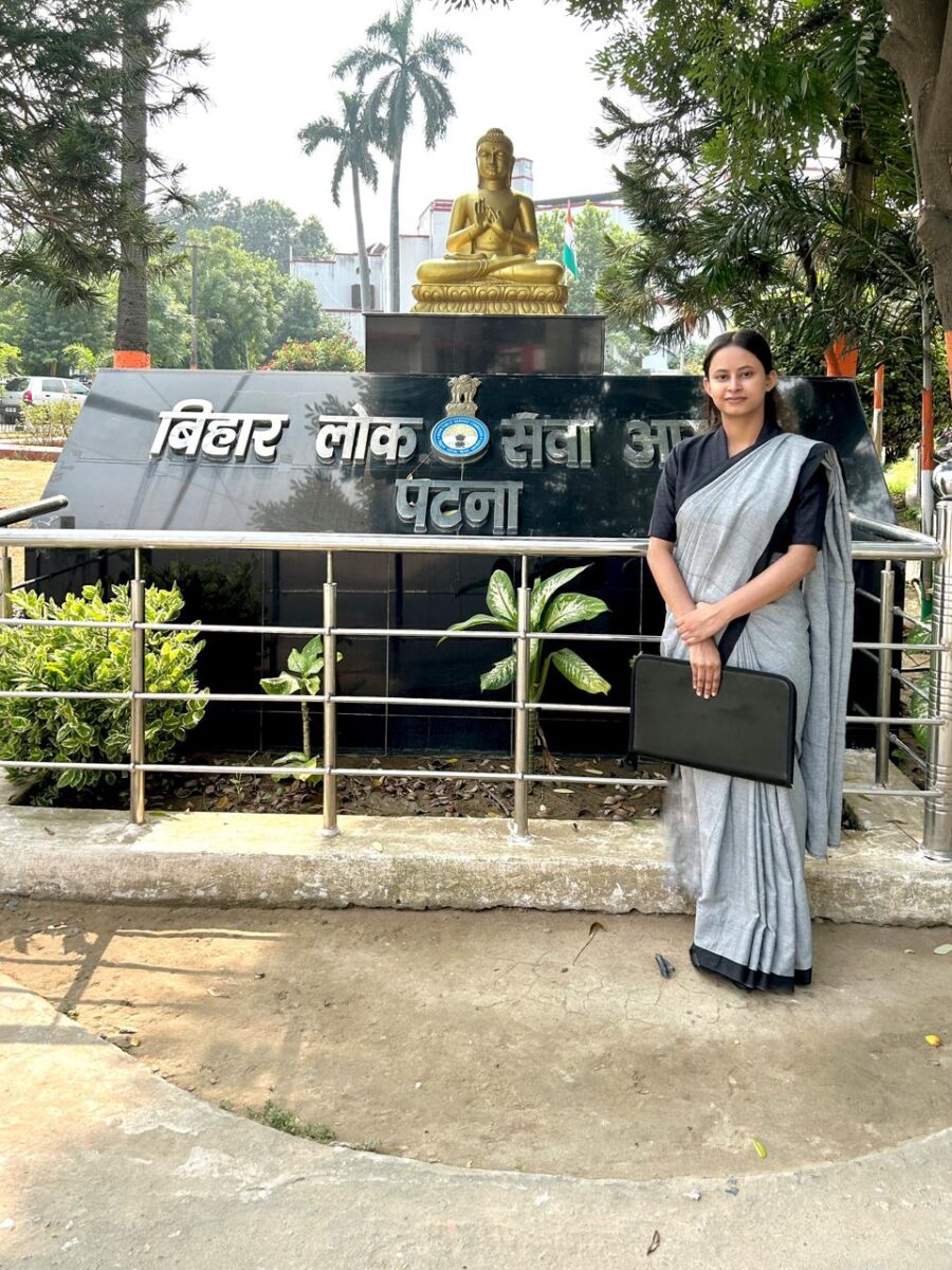 पापा ने कहा था, इतने बड़े सपने मत देखो, बिहार के छोटे से गांव की बेटी ने महज 21 साल की उम्र में अधिकारी बन दिखाया, पढ़िए पूरी कहानी 2 Whatsapp Image 2026 06 30 At 09.15.55