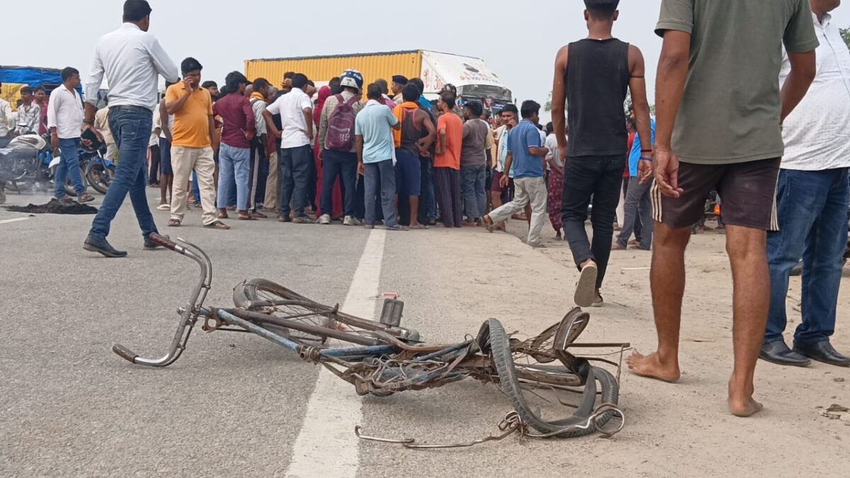 जहानाबाद : कैंसर से जूझते बेटे को बचाने निकला पिता सड़क हादसे का शिकार, इलाज के दौरान बेटे ने भी तोड़ा दम 3 Whatsapp Image 2026 06 30 At 7.08.23 Pm 1