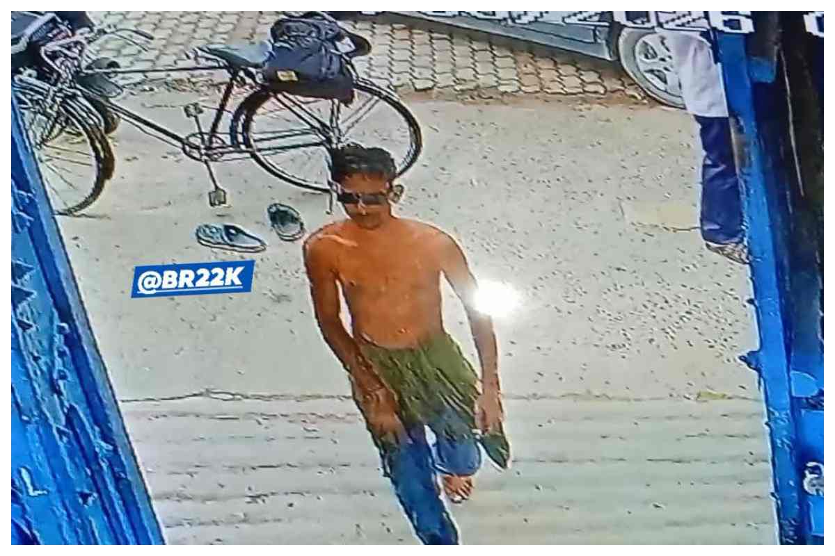 कालीबाग मंदिर परिसर में शव मिलने से हड़कंप, सीसीटीवी की मदद से सुराग ढूंढ रही पुलिस 2 Auto Draftbettiah Crime News Kalibagh Temple Pond Unidentified Dead Body Found Investigation 2