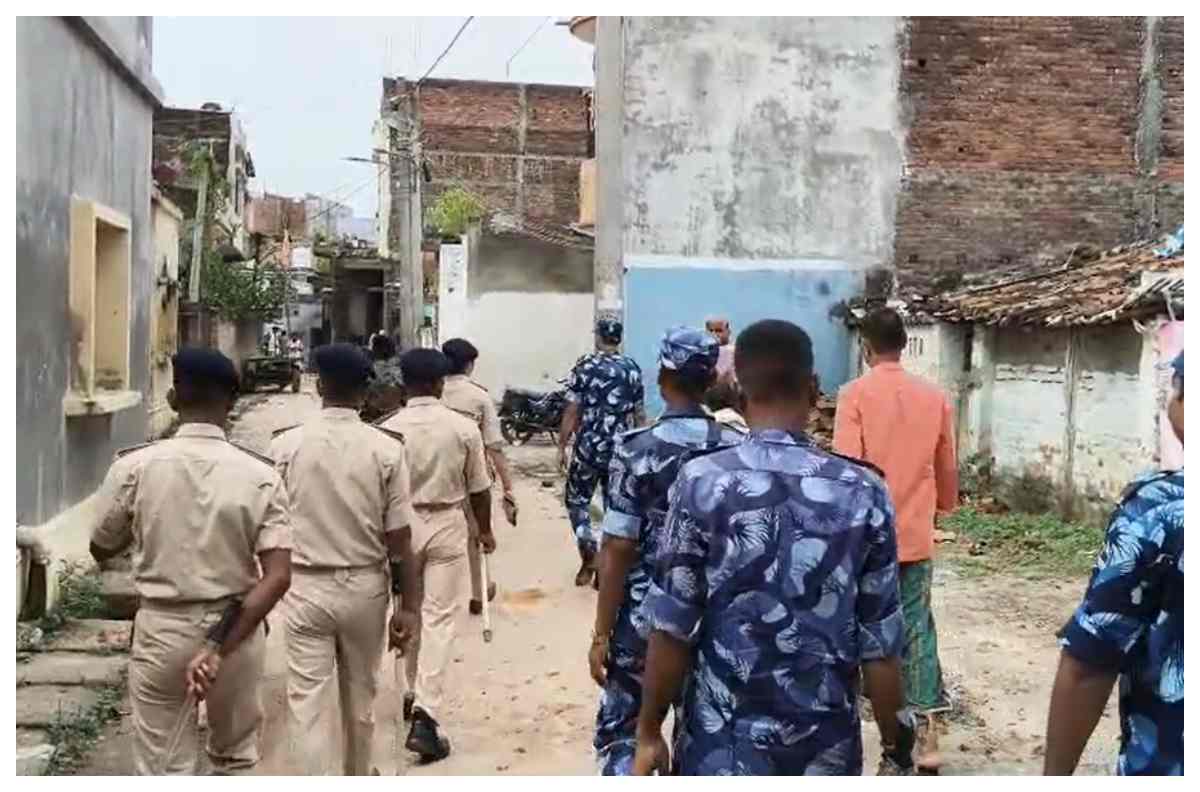 Bagaha Clash News Ramnagar Jolaha Toli Stone Pelting Police Deployment