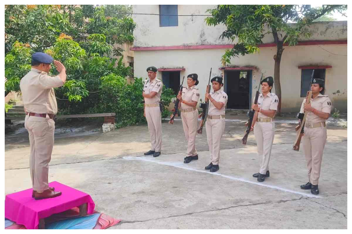 एसपी के औचक निरीक्षण से मचा हड़कंप, तय समय में केस बंद करने का अल्टीमेटम 1 Bagaha Sp Inspection Rajesh Kumar Surprise Valmikinagar Police Station Pending Cases Crime Control 1