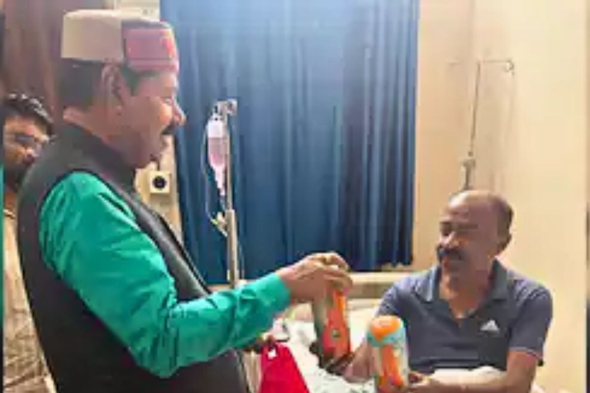 भाई वीरेंद्र हॉर्लिक्स तो सुनील सिंह मिठाई लेकर पहुंचे अस्पताल, शिवचंद्र राम को मनाने में जुटे राजद के बड़े नेता 1 Bhai Birendra