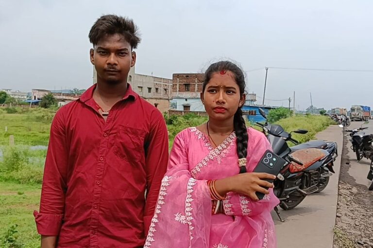 चांडिल में ट्रक ने बाइक को रौंदा, पति-पत्नी ने छलांग लगाकर बचाई जान 