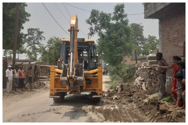 Chanpatia Accident Update: मां और मासूम की मौत के बाद हटाया गया सड़क किनारे अतिक्रमण