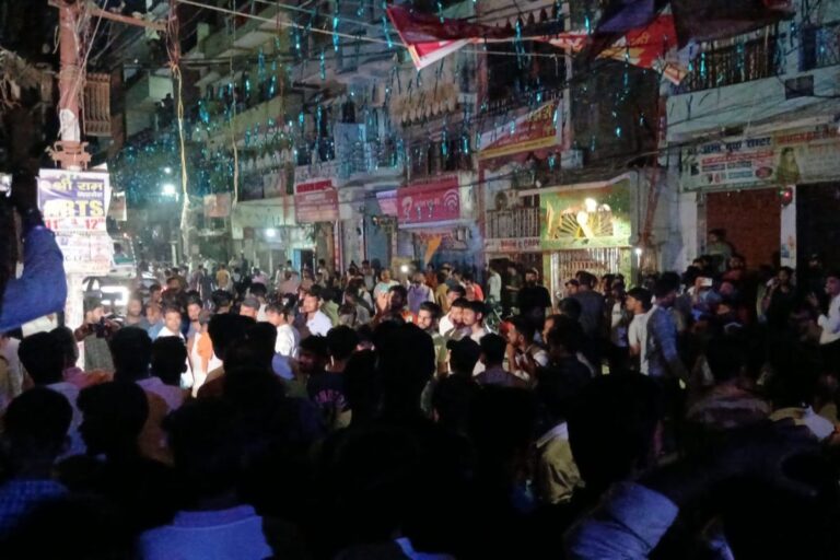 खान सर को नहीं गिरफ्तार कर सकी पुलिस, रातभर चला ड्रामा, सुबह तक कोचिंग के बाहर डटे रहे छात्र