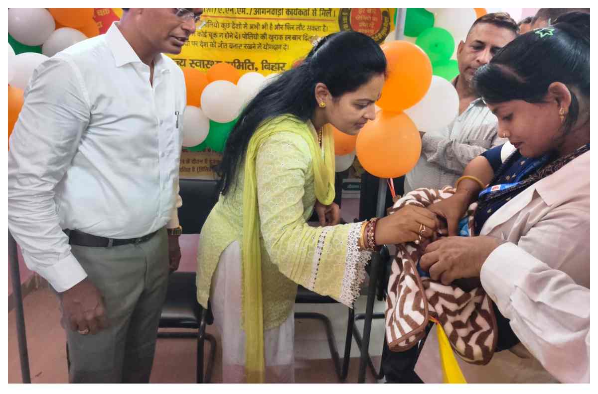कुशेश्वरस्थान सीएचसी से शुरू हुआ पाँच दिवसीय पल्स पोलियो अभियान, डीएम ने दिए सख्त निर्देश 1 Darbhanga Pulse Polio Campaign Dm Kaushal Kumar Launches Drive Kusheshwarsthan 1
