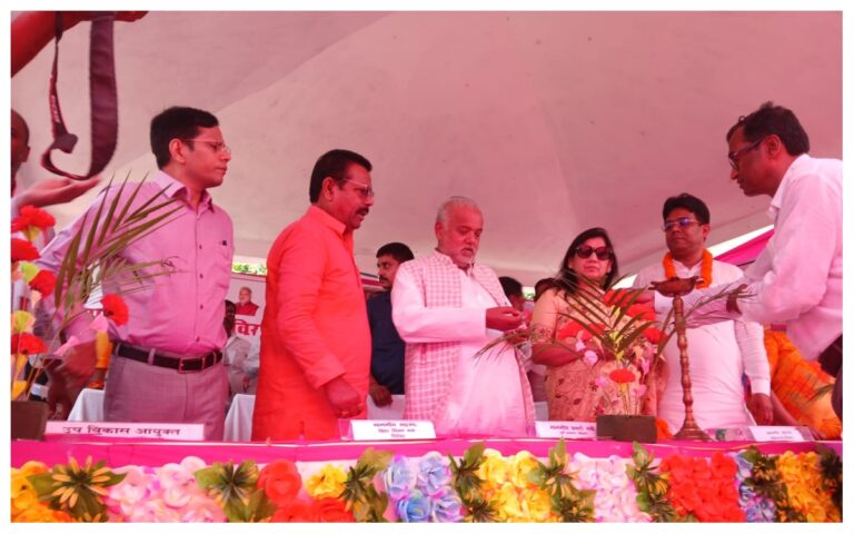 प्रभारी मंत्री श्रवण कुमार ने सुनीं जनसमस्याएं,  मोतिहारी के 71 पंचायतों में सहयोग शिविर