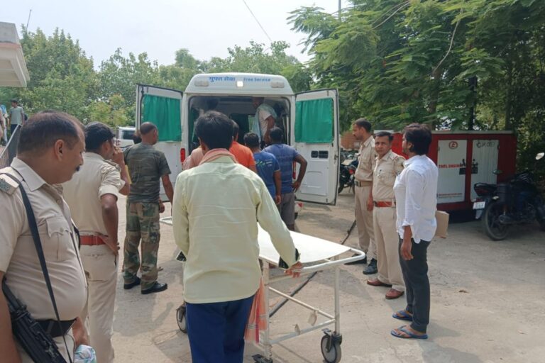अरवल में दर्दनाक सड़क हादसा, बालू लदे ट्रैक्टर की टक्कर से व्यवसायी की मौत, दो युवक गंभीर