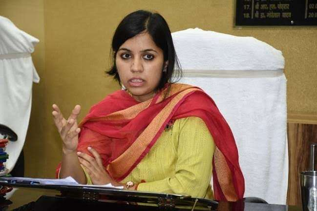 रोहतास में निवर्तमान Dm उदिता सिंह विदाई समारोह में हुईं भावुक; नए जिलाधिकारी का स्वागत 1 Image 1234